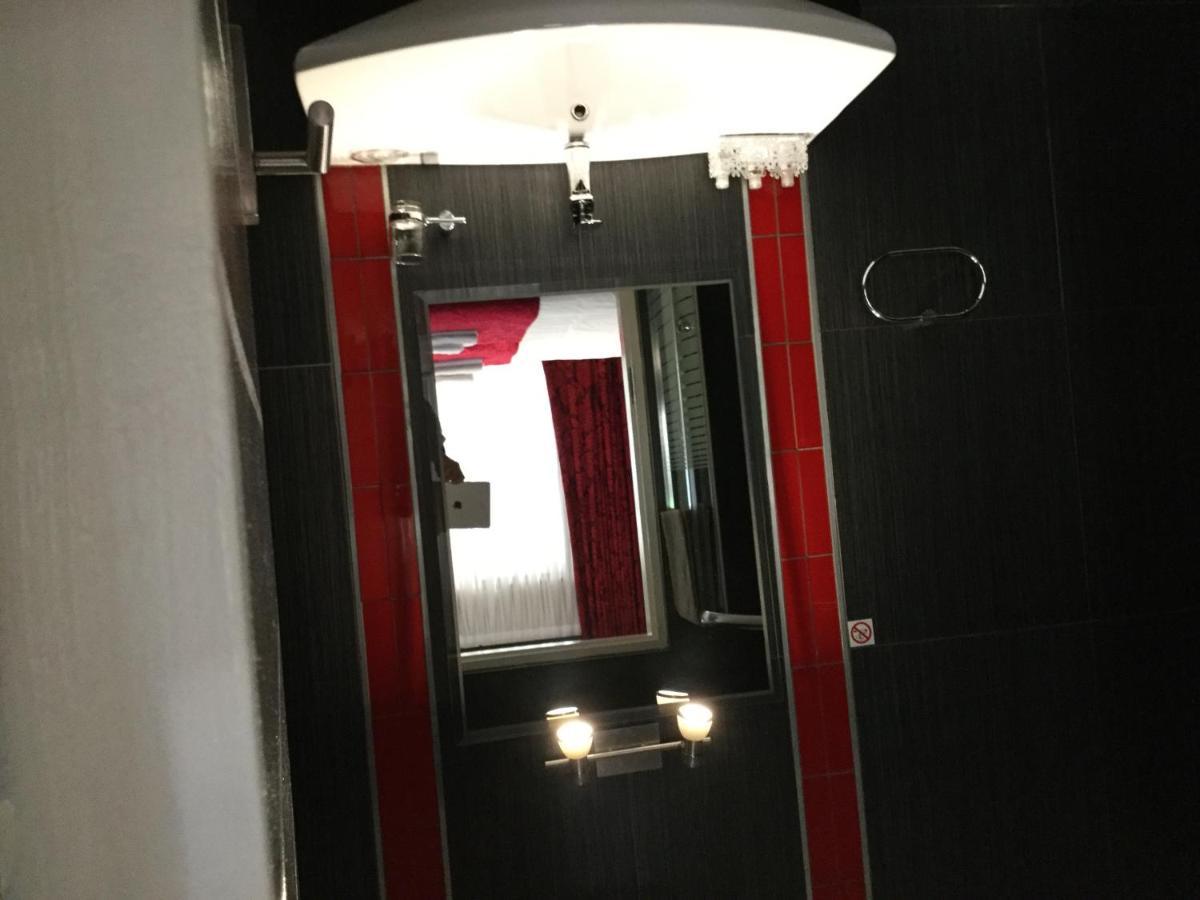 กู๊ดดีย์ เกสท์เฮาส์ Hotel พริทอเรีย ภายนอก รูปภาพ