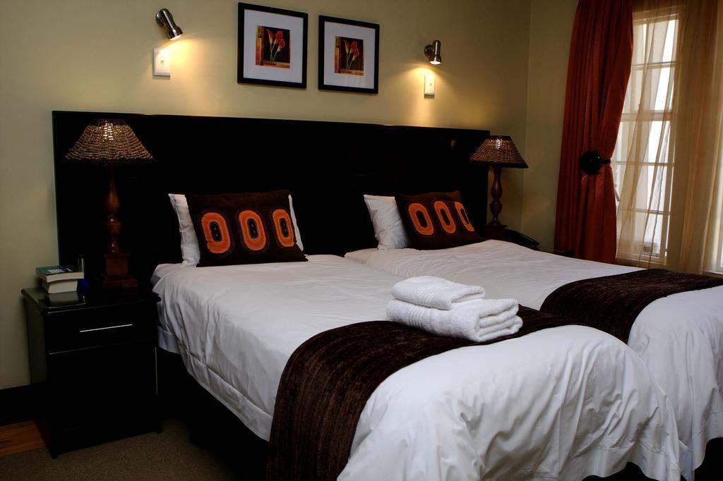 กู๊ดดีย์ เกสท์เฮาส์ Hotel พริทอเรีย ภายนอก รูปภาพ