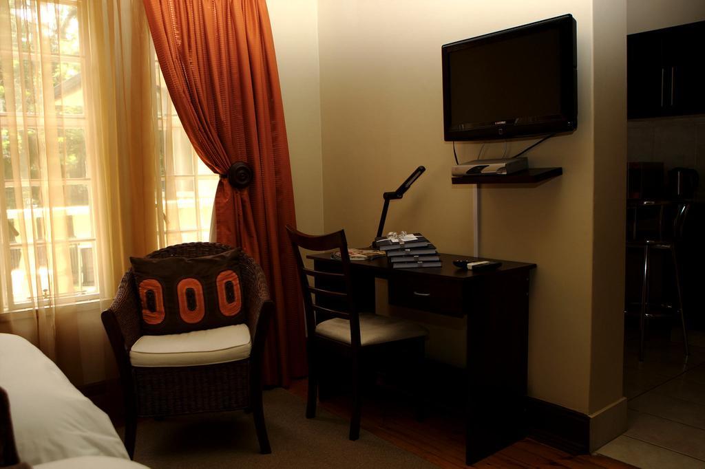 กู๊ดดีย์ เกสท์เฮาส์ Hotel พริทอเรีย ภายนอก รูปภาพ