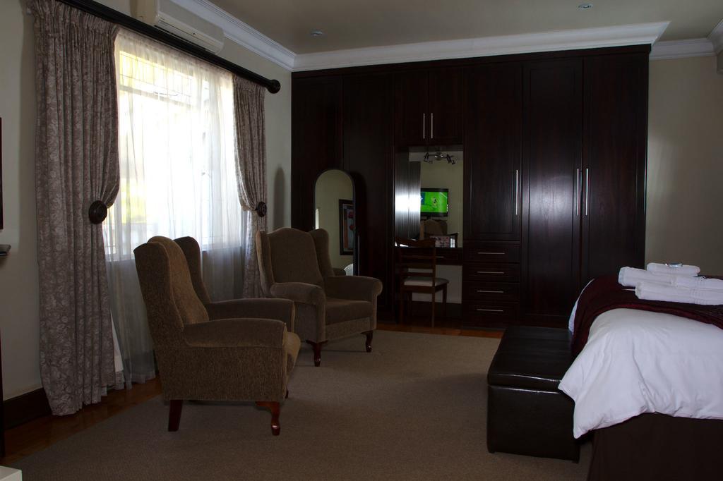 กู๊ดดีย์ เกสท์เฮาส์ Hotel พริทอเรีย ภายนอก รูปภาพ
